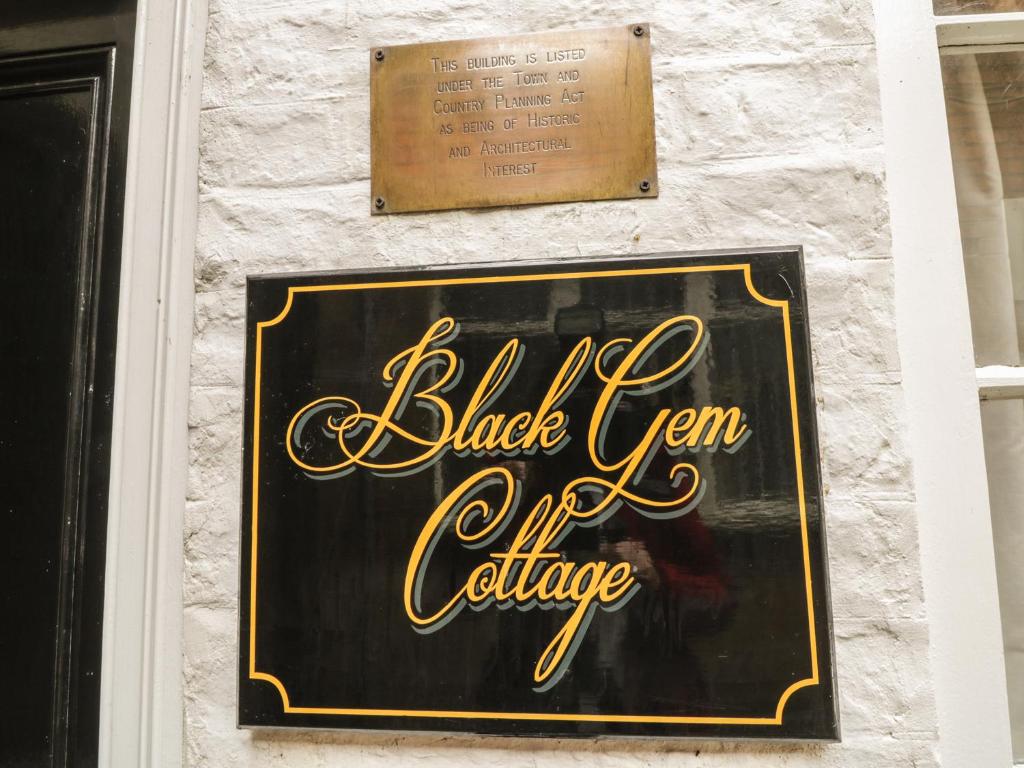Black Gem Cottage room 1